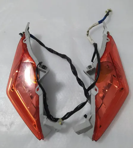 Par de lanterna traseira da X Max 250 Yamaha