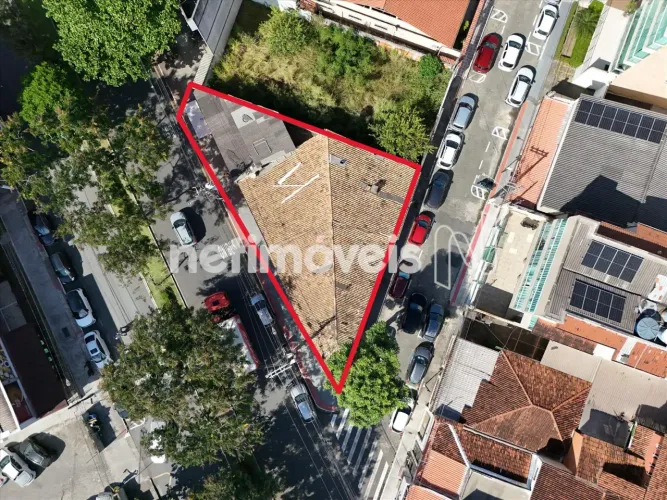 Imóvel Comercial 300m²; de Esquina com Localização Estratégica em Jardim Camburi