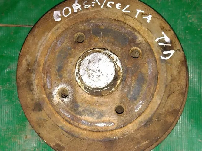 Cubo Traseiro Esquerdo GM/Celta/Corsa 2000/08.