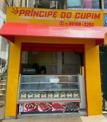 Fachada de loja e placas