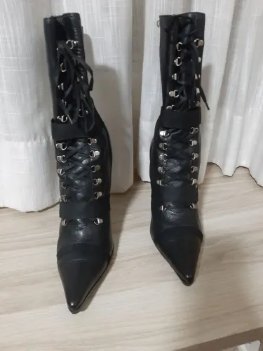 BOTA COURO CARMEN STEFFENS TAM 39 (EXCELENTE PARA ESSA ÉPOCA DO ANO)