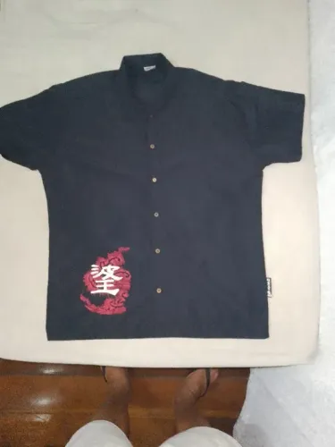 Camisa com símbolo samurai