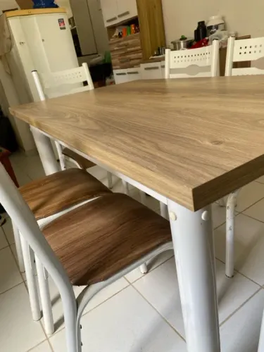 Mesa de Jantar em Madeira Amadeirada
