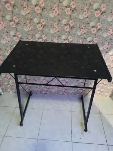 Mesa de computador de vidro fume