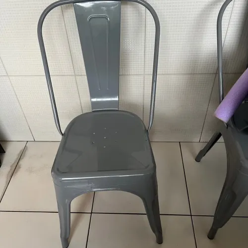 Cadeira de Metal Cinza - Estilo Industrial Usado