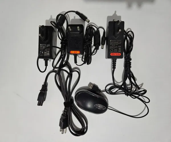 Kit de Fontes, Mouse e cabo de carregadores