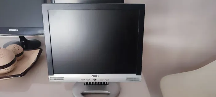 Monitores tela 15.6 usado 