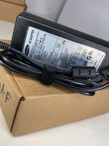 "Carregador Samsung para Notebook"
