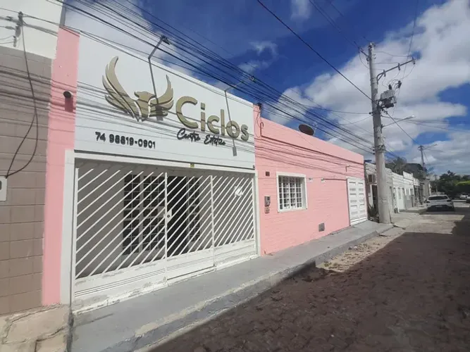CASA À VENDA NA RUA CANTA GALO/CENTRO, JUAZEIRO-BA.