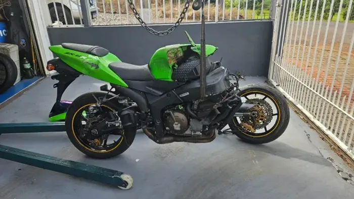 Sucata de moto para retirada de peças Kawasaki ZX6 2006