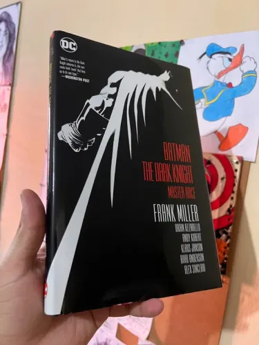 Batman The Dark Knight Master Race, Frank Miller. Edição inglês, capa dura.