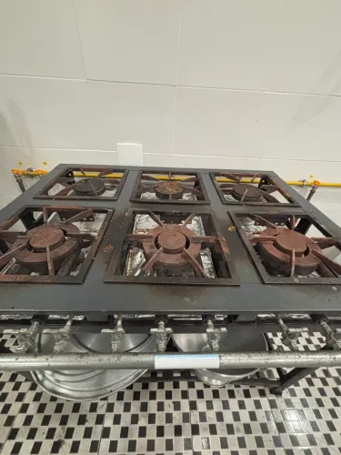 VENDO FOGÃO INDUSTRIAL 6 BOCAS COM 3 DUPLAS