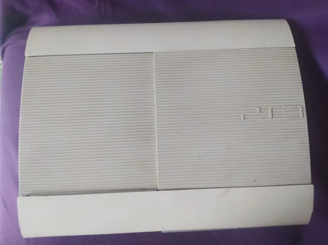 Vendo PlayStation 3 super slim 