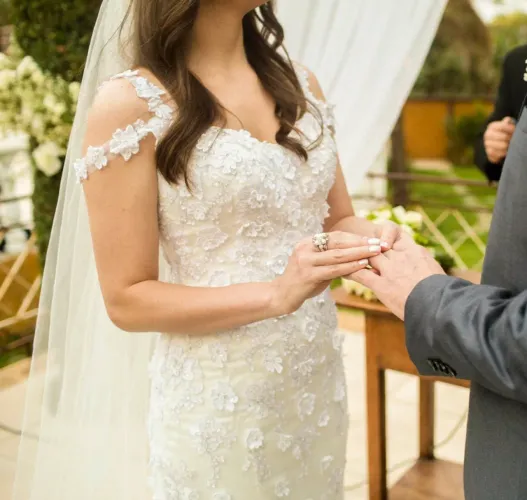 Vestido de noiva importado, usado apenas uma vez!