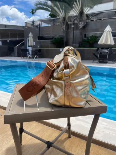 Bolsa de Couro Dourada Crizzapi