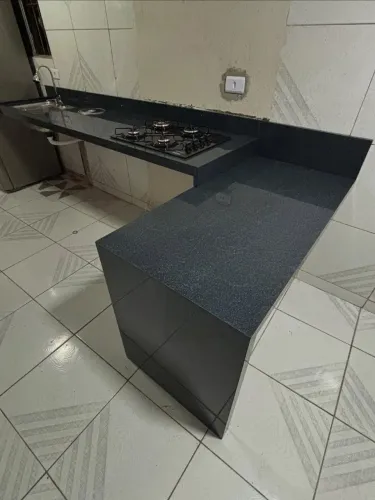 Bancada de cozinha em granito. Fazemos sob medidas. 