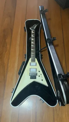 Guitarra Jackson X Series Rhoads RRX24 Branca