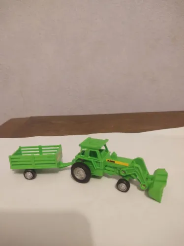 Carrinhos de plástico antigos