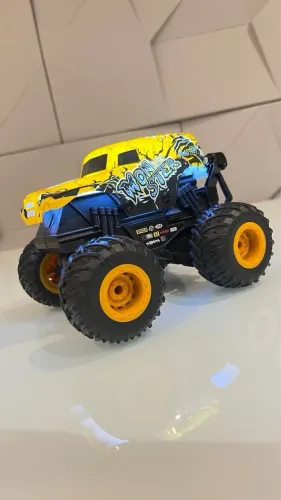 Carrinho controle Remoto monster spin Adrenalina Manobras Radicais Led e Som