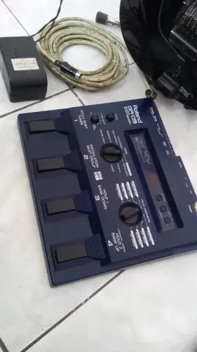 Pedaleira Roland GR 9 guitar synthesizer