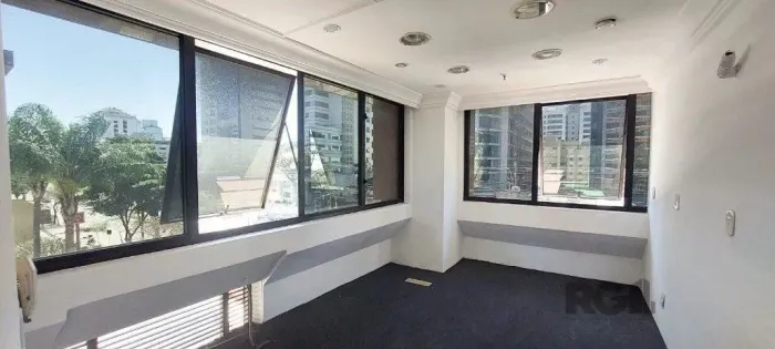 Sala para comprar na avenida Carlos Gomes no Bairro Boa Vista