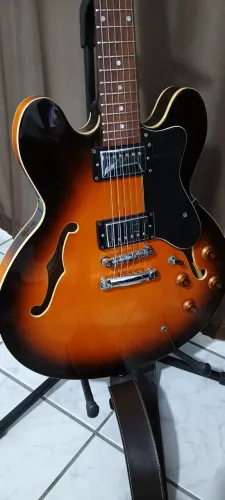 Guitarra semeacústica Condor JC502. De 3000 por 2600. Black Friday