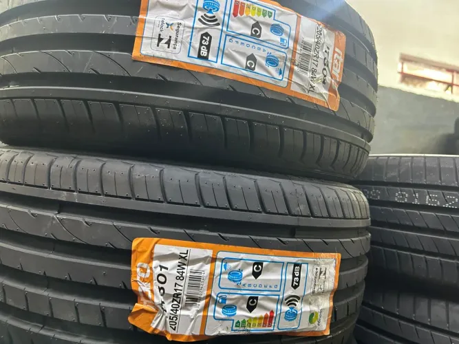 Pneus 205/40/17 novos por 550$ cada montagem e bicos novos grátis