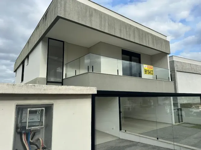 Casa com 3 suítes, Piscina com Borda Pedra Branca Palhoça/SC