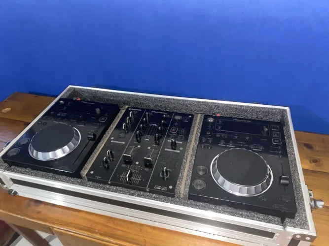 Conjunto Pioneer CDJ-350 + DJM-350 (com case)