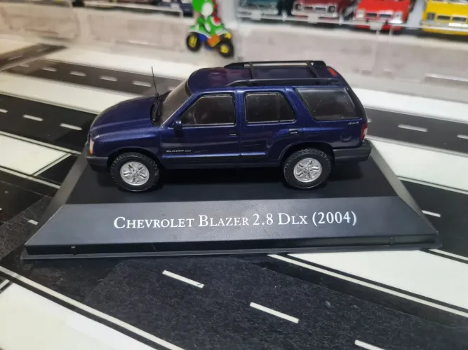 Miniatura Chevrolet Blazer 2004 coleção Argentina escala 1/43.