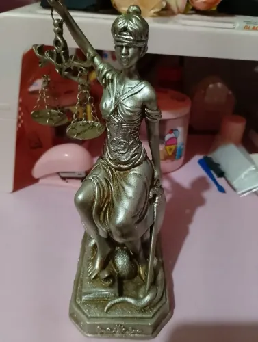 Estátua da justiça themis 55,00
