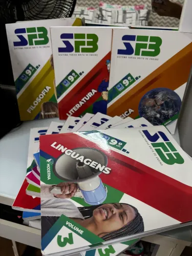 vende-se livros usados, bem conservados, SFB 9 ano .