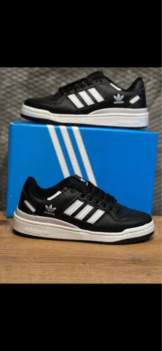 Tênis adidas