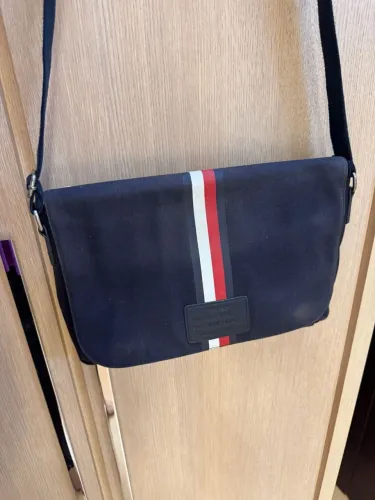 Bolsa de ombro Tommy Hilfiger azul marinho