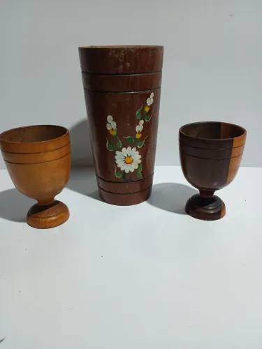 Conjunto de taças de madeira artesanais