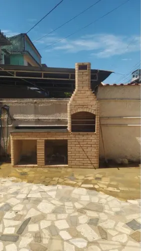 Churrasqueira e bancada de 1.50 tijolo claro