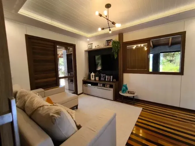 Sítio com 4 hectares 2 casas, lugar ALTO bem reservado em rua com fim, Lauro Müller SC