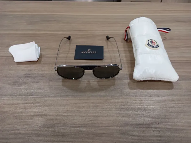 Óculos de sol Moncler ML0104 08A