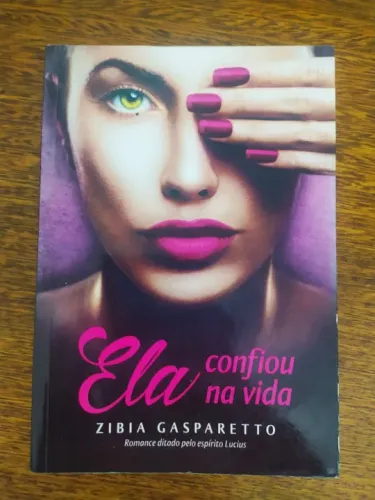 Livro Ela Confiou Na Vida De Zibia Gasparetto