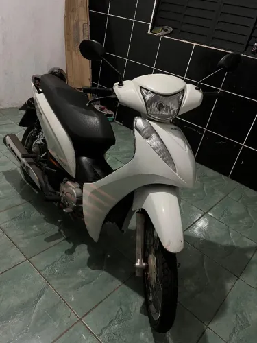 Honda Biz 110i 2017 branca partida eletrica