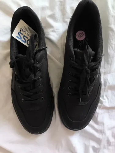 Tênis Reebok Black - Tamanho 10.5 (42), original, nunca usado