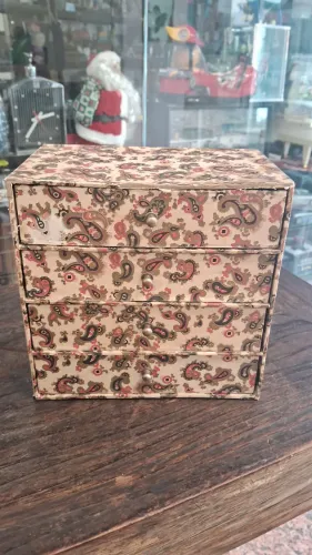 Antiga Caixa com gavetas Medidas 19x19x12