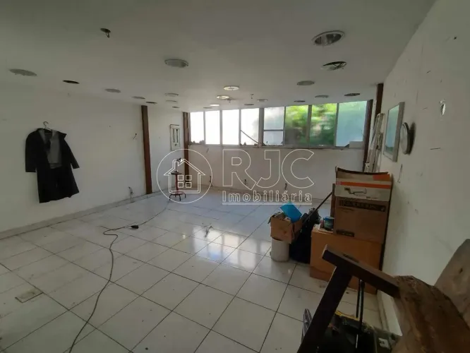 Imóvel para venda possui 145 metros quadrados com 3 quartos em Vila Isabel - Rio de Janeir