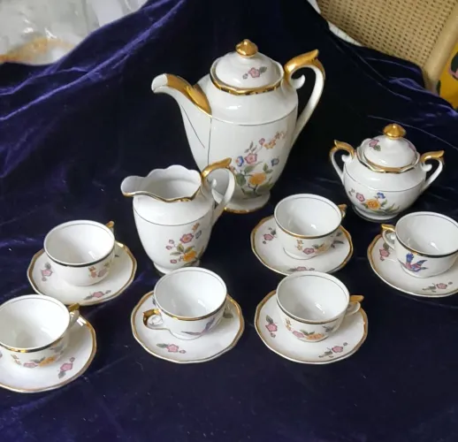 Antigo serviço para cafezinho em porcelana