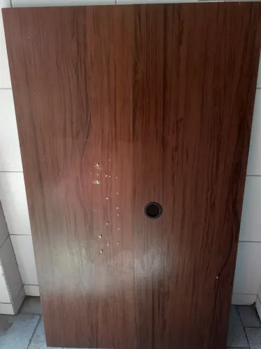 Painel para TV em MDF Amadeirado Escuro - Ótimo Estado