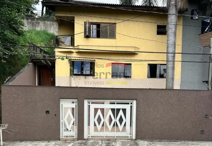 Sobrado no Jardim Guapira com 4 suítes, 6 vagas de garagem