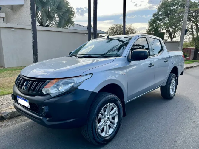 Mitsubishi L200 Triton Sport GLS 2.4 CD Diesel Mec. 2019
