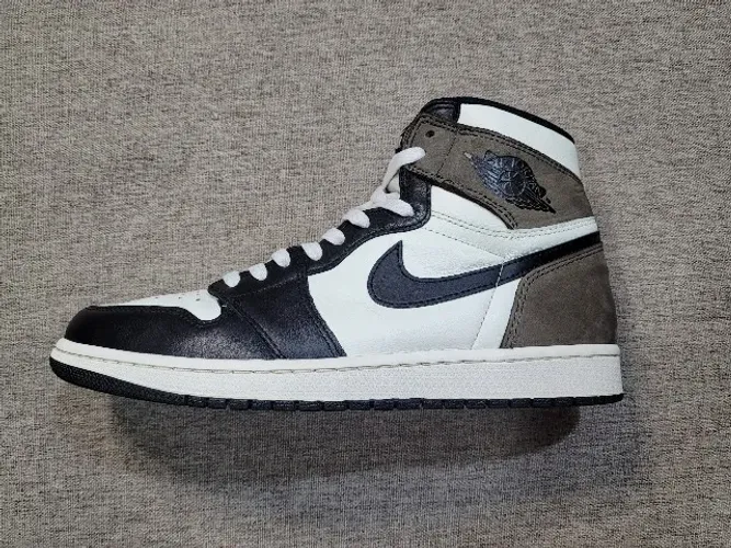 Air Jordan 1 High Dark Mocha 42