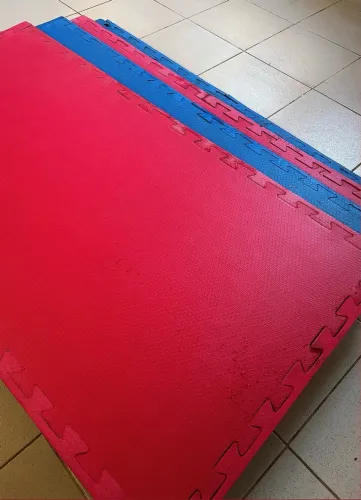 KIT TATAMES 4 PEÇAS 200X 100 X40 mm