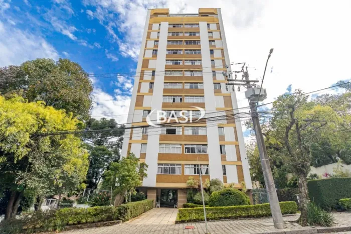 Cobertura à Venda no Centro Cívico em Curitiba, 3 vagas, 4 dormitórios.